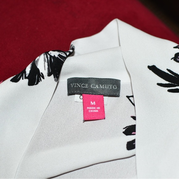 Vince Camuto Blouse Size Medium - Picture 2 of 12